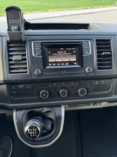 VW T6 2.0 TDI 4Motion — Utilitaire robuste, transmission intégrale, 183'800 km — Innenraum