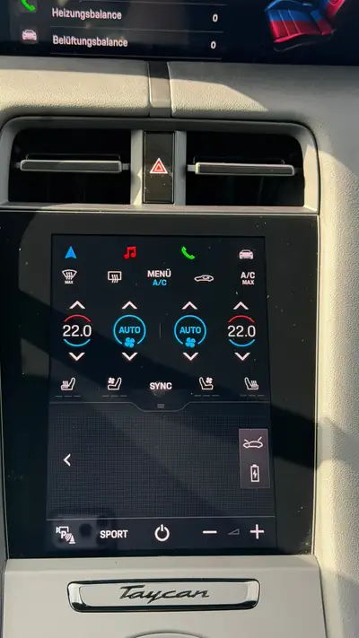 Porsche Taycan Sport Turismo 2024 — Berline électrique premium, 48 900 km seulement — Miniatura 11