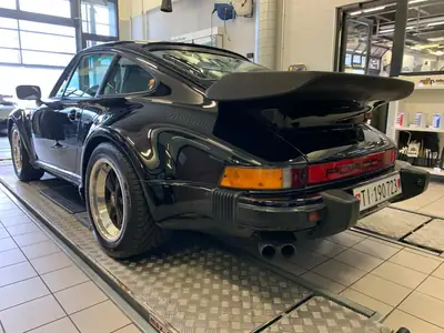 Porsche 911 Turbo 1986 — Légende de route, 300 ch purs et authentiques — vue extérieure