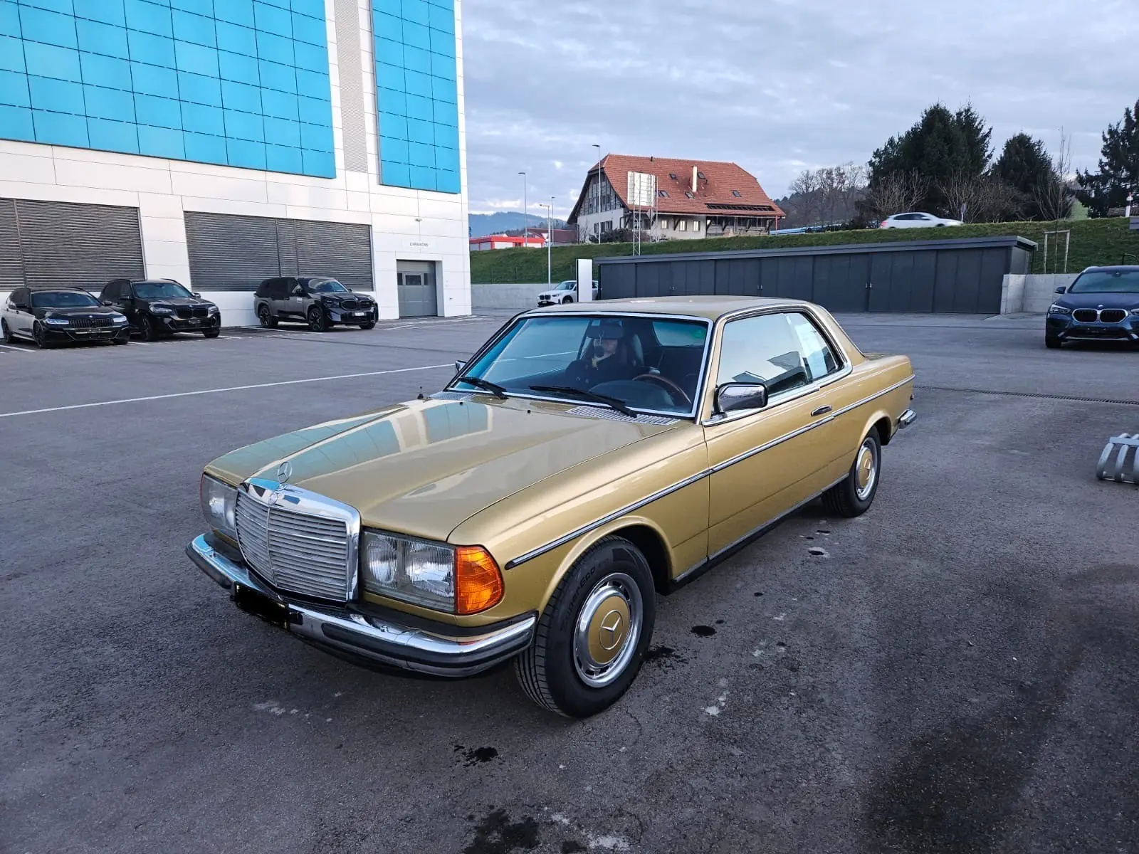 Mercedes-Benz 280 CE Automatic — Coupé élégant des années 70, boîte auto originale — vista esterna
