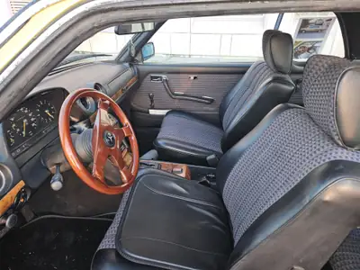 Mercedes-Benz 280 CE Automatic — Coupé élégant des années 70, boîte auto originale — fianco