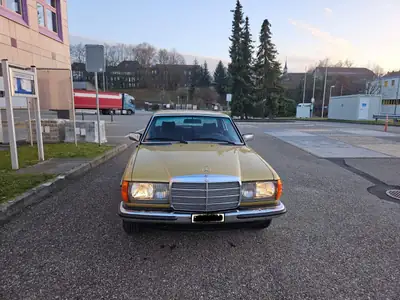 Mercedes-Benz 280 CE Automatic — Coupé élégant des années 70, boîte auto originale — interni