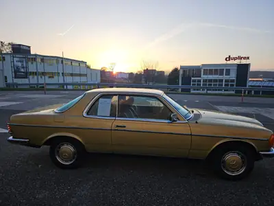 Mercedes-Benz 280 CE Automatic — Coupé élégant des années 70, boîte auto originale — cruscotto