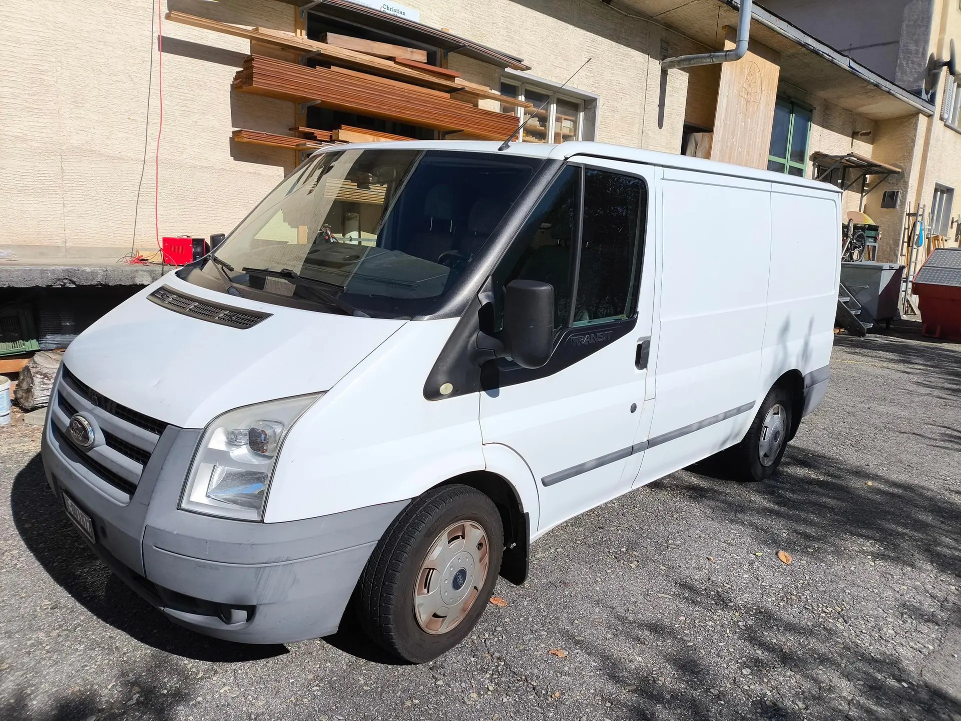 Ford Transit 2.2 TDCi 260 S — Utilitaire fiable, moteur économe, sans sinistre — Außenansicht