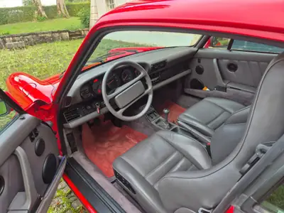 Porsche 911 Carrera 4 — Icône des années 90, 129 000 km seulement, état impeccable — arrière