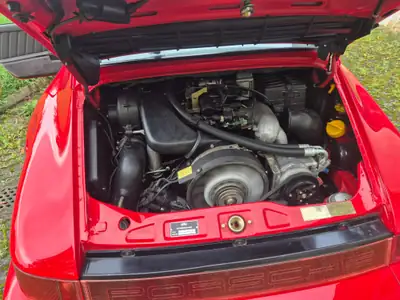 Porsche 911 Carrera 4 — Icône des années 90, 129 000 km seulement, état impeccable — intérieur