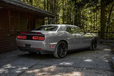 Dodge Challenger 6.4 V8 HEMI SRT ScatPack — Muscle car légendaire, 492 ch purs — arrière