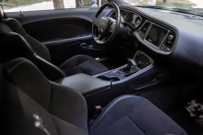 Dodge Challenger 6.4 V8 HEMI SRT ScatPack — Muscle car légendaire, 492 ch purs — Miniature 8