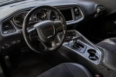 Dodge Challenger 6.4 V8 HEMI SRT ScatPack — Muscle car légendaire, 492 ch purs — Miniature 9