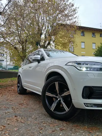 Volvo XC90 D5 AWD R-Design — SUV 7 places premium, diesel performant — Außenansicht