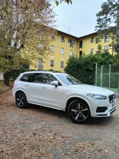 Volvo XC90 D5 AWD R-Design — SUV 7 places premium, diesel performant — Heckansicht