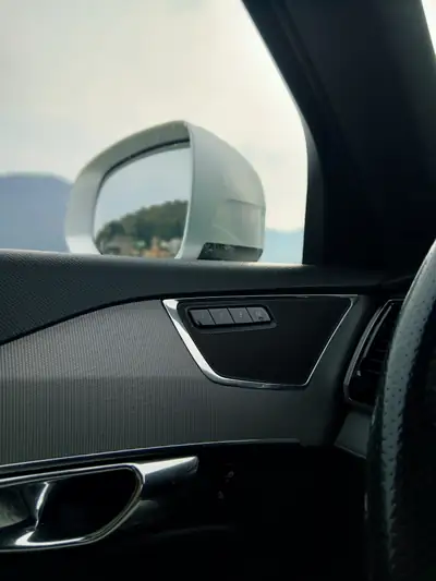 Volvo XC90 D5 AWD R-Design — SUV 7 places premium, diesel performant — Miniatur 9