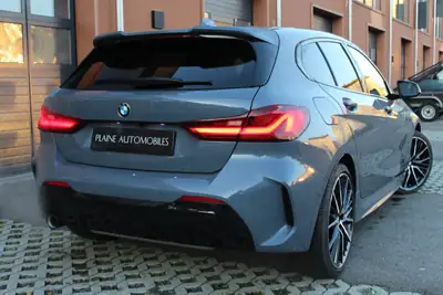 BMW 118i Pure M Sport Steptronic — Compacte sportive avec toit panoramique et technologie Head-Up — détail
