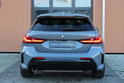 BMW 118i Pure M Sport Steptronic — Compacte sportive avec toit panoramique et technologie Head-Up — Miniature 8