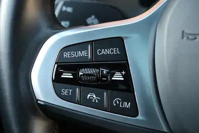 BMW 118i Pure M Sport Steptronic — Compacte sportive avec toit panoramique et technologie Head-Up — Miniature 10