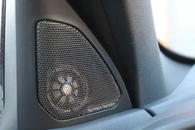 BMW 118i Pure M Sport Steptronic — Compacte sportive avec toit panoramique et technologie Head-Up — Miniature 12