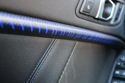BMW 118i Pure M Sport Steptronic — Compacte sportive avec toit panoramique et technologie Head-Up — Miniature 20