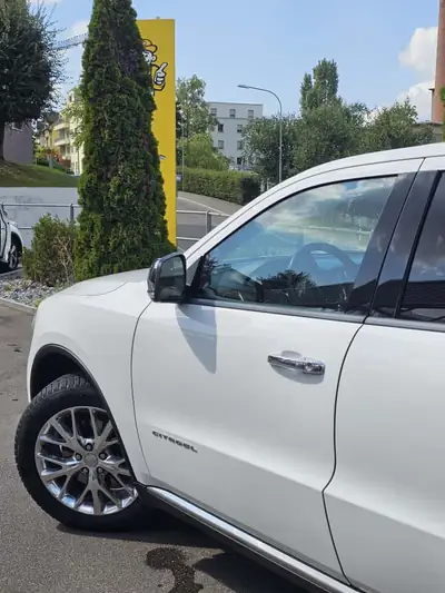 Dodge Durango 2014 — Imposant SUV 7 places tout-terrain, kilométrage maîtrisé — vista posteriore