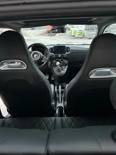 Fiat 595 Abarth Competizione — Sportive italienne 180 ch, très peu kilométrée — interni