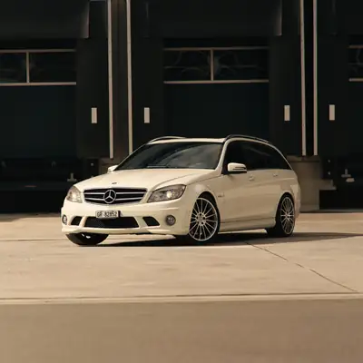 Mercedes-Benz C 63 AMG Break — 457 ch, rare et prestigieuse — vista esterna
