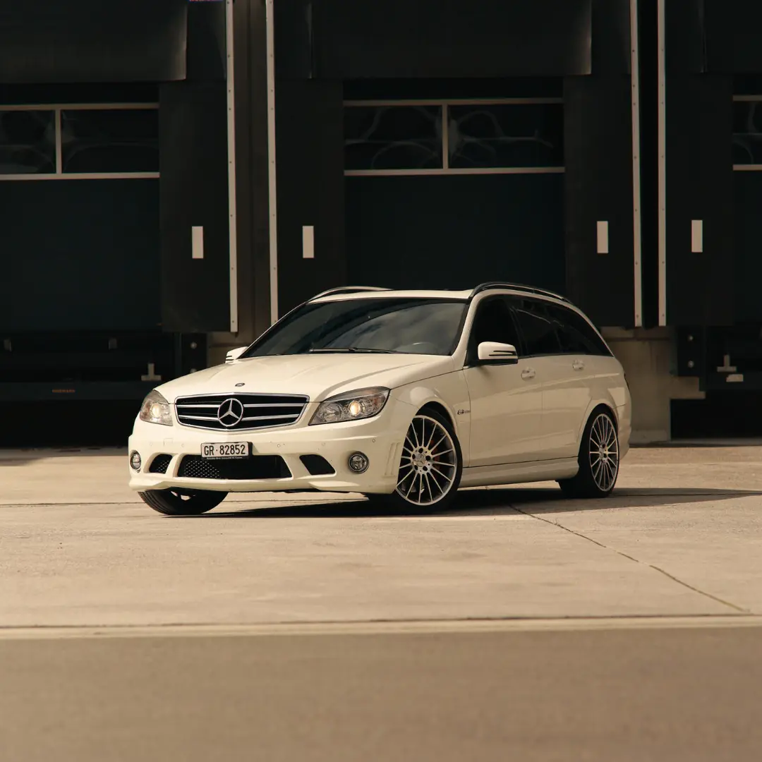 Mercedes-Benz C 63 AMG Break — 457 ch, rare et prestigieuse — vista esterna