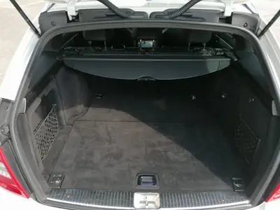 Mercedes-Benz C 63 AMG Break — 457 ch, rare et prestigieuse — Miniatura 10