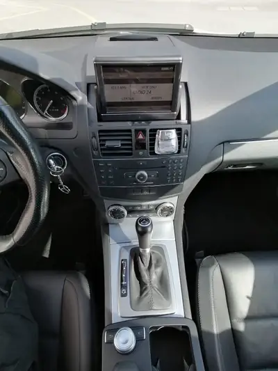 Mercedes-Benz C 63 AMG Break — 457 ch, rare et prestigieuse — Miniatura 12