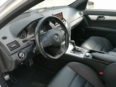Mercedes-Benz C 63 AMG Break — 457 ch, rare et prestigieuse — Miniatura 11