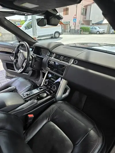 Land Rover Range Rover 5.0 V8 SC Autobiography — Prestige et performance légendaires — tableau de bord