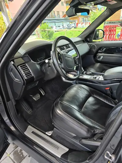 Land Rover Range Rover 5.0 V8 SC Autobiography — Prestige et performance légendaires — détail