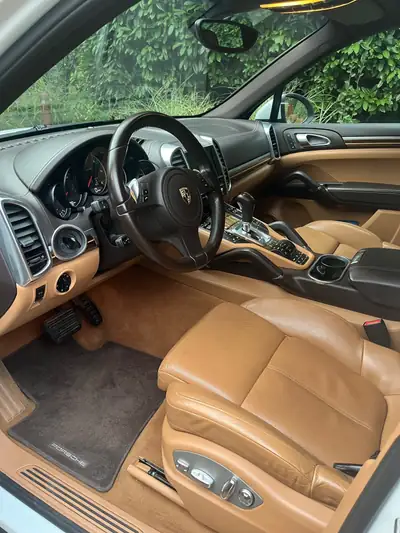 Porsche Cayenne Diesel — SUV premium robuste, 193'000 km, sans sinistre — interni