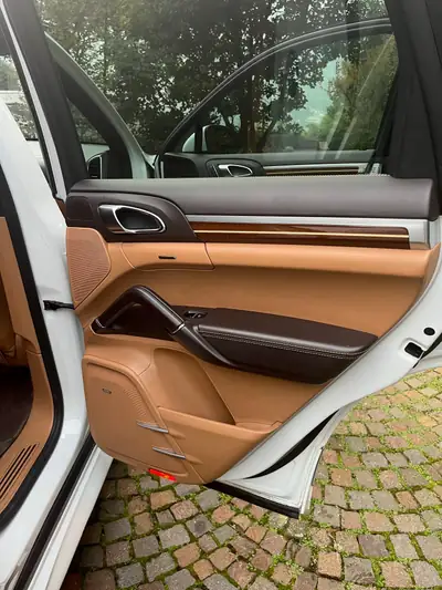 Porsche Cayenne Diesel — SUV premium robuste, 193'000 km, sans sinistre — Miniatura 8