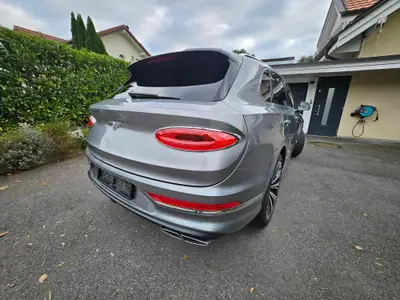 Bentley Bentayga V6 Hybrid First Edition — SUV de luxe hybride rechargeable, 43 000 km — detail