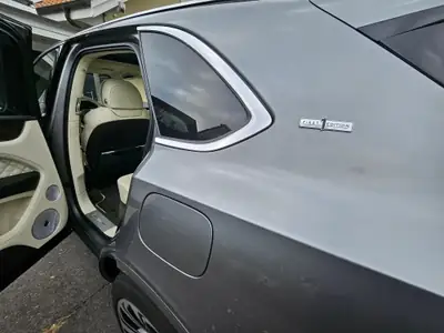 Bentley Bentayga V6 Hybrid First Edition — SUV de luxe hybride rechargeable, 43 000 km — Thumbnail 9