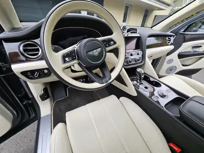 Bentley Bentayga V6 Hybrid First Edition — SUV de luxe hybride rechargeable, 43 000 km — Thumbnail 10
