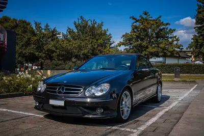 Mercedes-Benz CLK 500 Avantgarde — Cabriolet prestige V8, entretien régulier — vista esterna