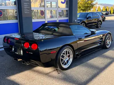 Chevrolet Corvette Z06 Roadster 2003 — Légende américaine décapotable, 411 ch — fianco