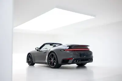 Porsche 911 Turbo Cabriolet PDK — Excellence sportive décapotable, 59'999 km seulement — Miniature 7