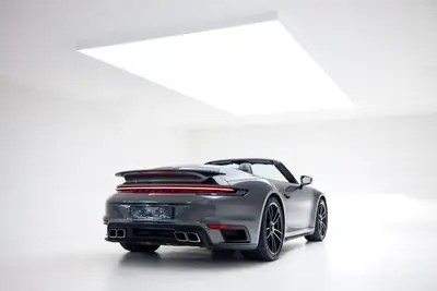 Porsche 911 Turbo Cabriolet PDK — Excellence sportive décapotable, 59'999 km seulement — Miniature 10