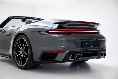 Porsche 911 Turbo Cabriolet PDK — Excellence sportive décapotable, 59'999 km seulement — Miniature 15