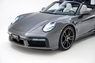 Porsche 911 Turbo Cabriolet PDK — Excellence sportive décapotable, 59'999 km seulement — Miniature 18
