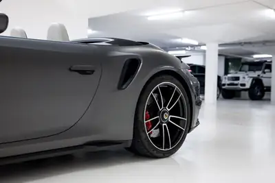 Porsche 911 Turbo Cabriolet PDK — Excellence sportive décapotable, 59'999 km seulement — Miniature 17