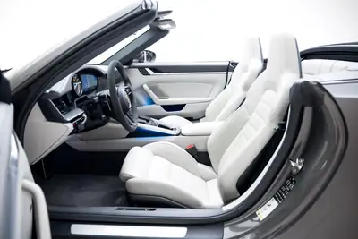Porsche 911 Turbo Cabriolet PDK — Excellence sportive décapotable, 59'999 km seulement — Miniature 23