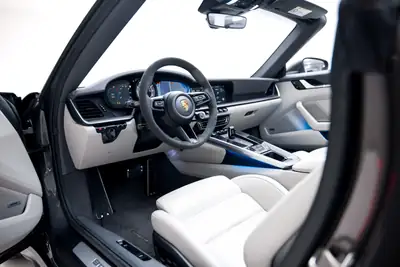 Porsche 911 Turbo Cabriolet PDK — Excellence sportive décapotable, 59'999 km seulement — Miniature 22