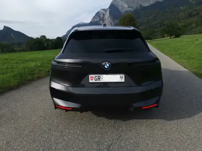 BMW iX xDrive40 — SUV électrique premium 2023, 19 900 km seulement — tableau de bord