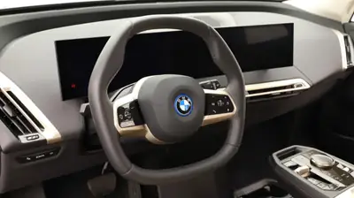 BMW iX xDrive40 — SUV électrique premium 2023, 19 900 km seulement — Miniature 7