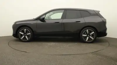 BMW iX xDrive40 — SUV électrique premium 2023, 19 900 km seulement — Miniature 12