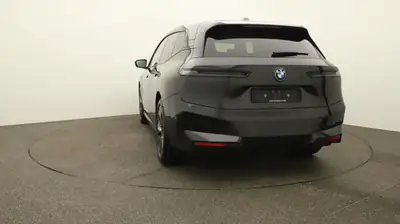 BMW iX xDrive40 — SUV électrique premium 2023, 19 900 km seulement — Miniature 10