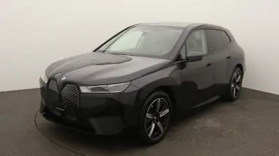 BMW iX xDrive40 — SUV électrique premium 2023, 19 900 km seulement — Miniature 11