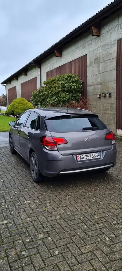 Citroën C4 1.2 PureTech Feel — Berline fiable, entretien récent, consommation maîtrisée — côté